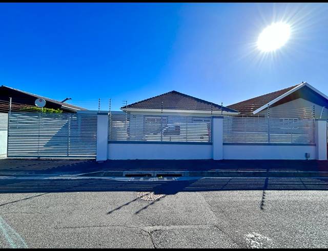 4 BEDROOM HOUSE FOR SALE IN CHURCHILL ESTATE